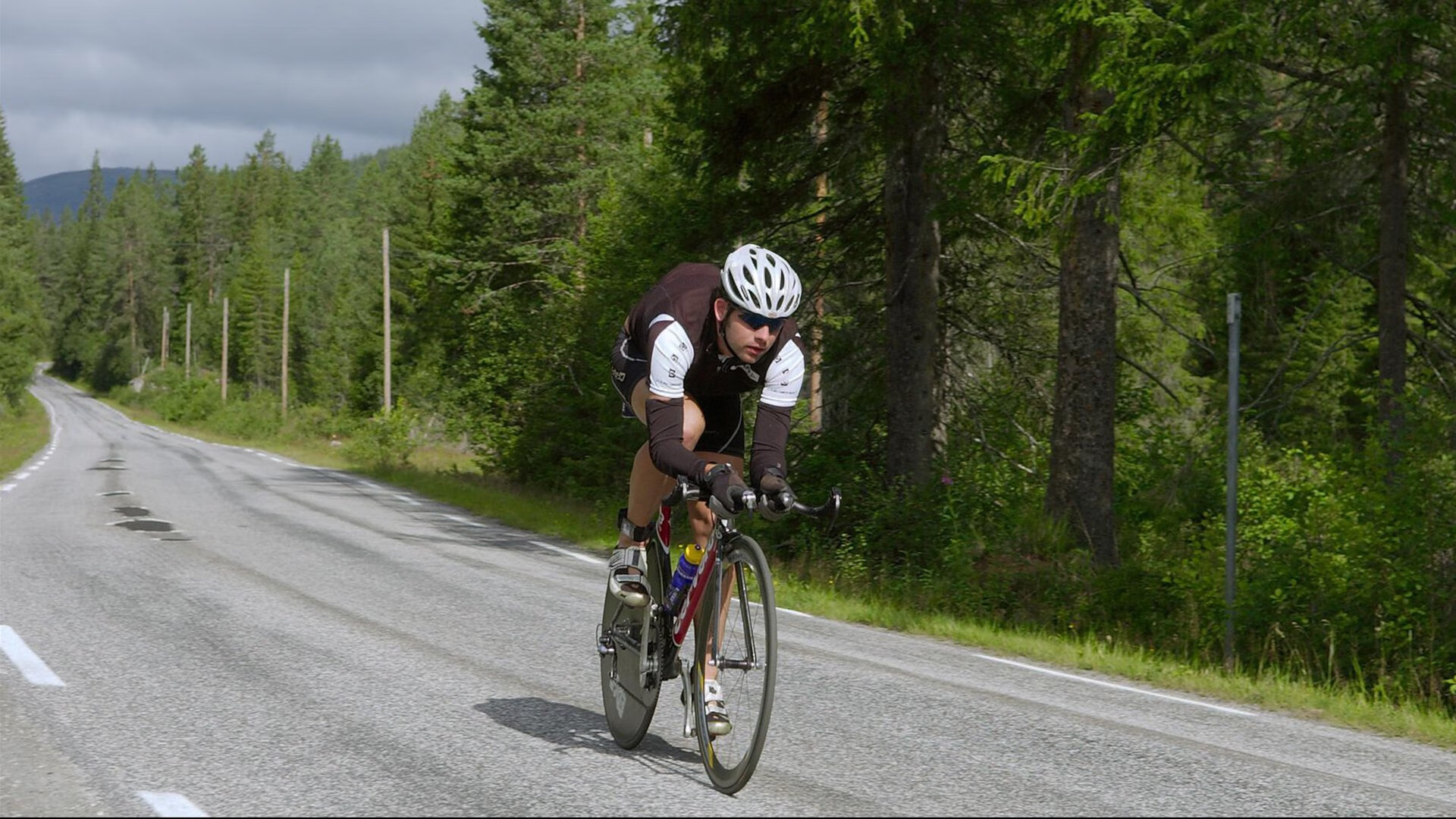 当足球撞上赛车，勒沃库森的坚韧与卡瓦哈尔的极速，共绘竞技场上的不可能
