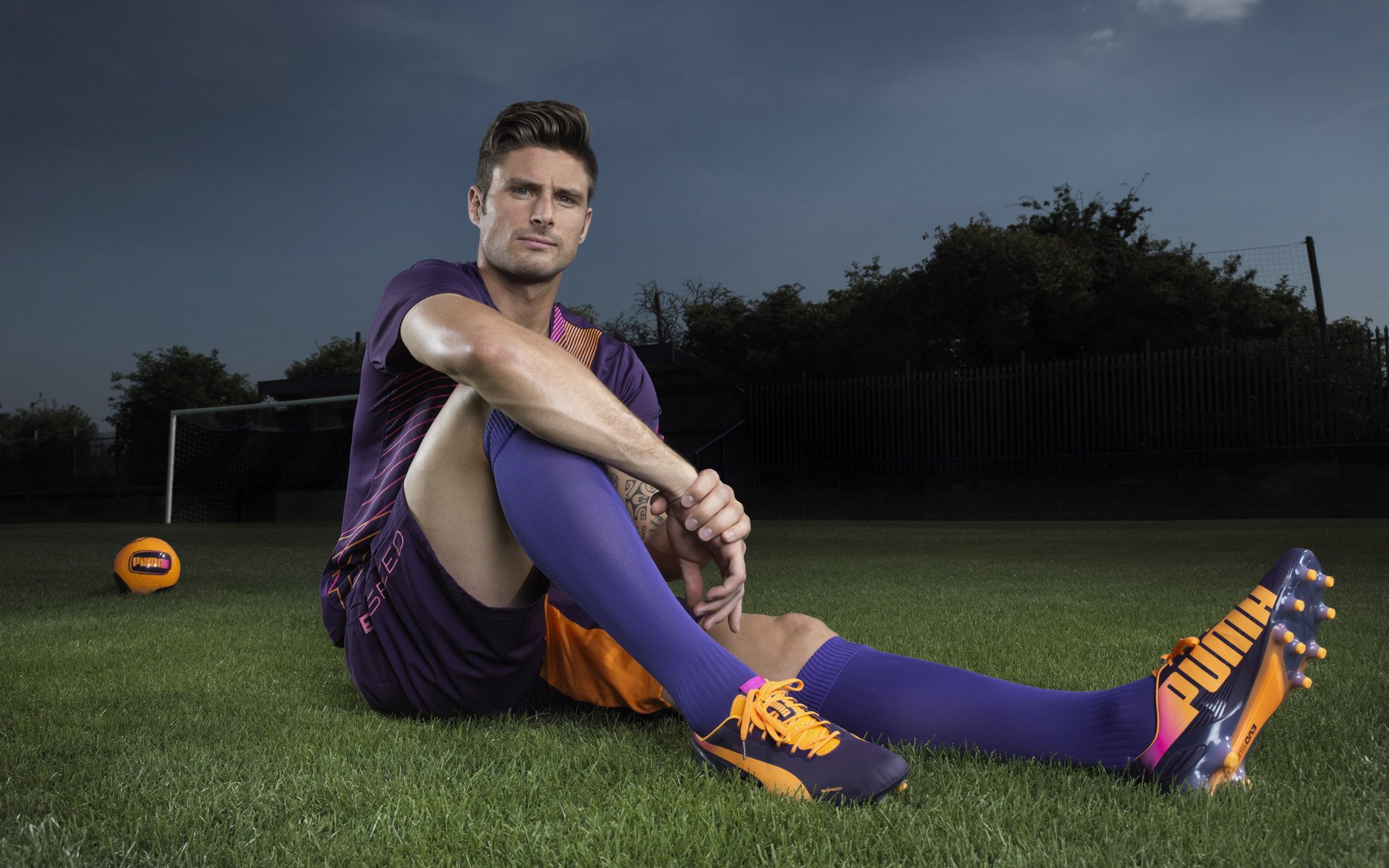 欧冠淘汰赛之夜，班凯罗用一记不可能的传球，撕裂了时间与胜负